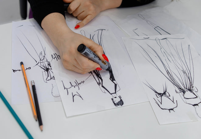 Croquis de robe de mariée dessiné à la main dans l’atelier AM LUX COUTURE